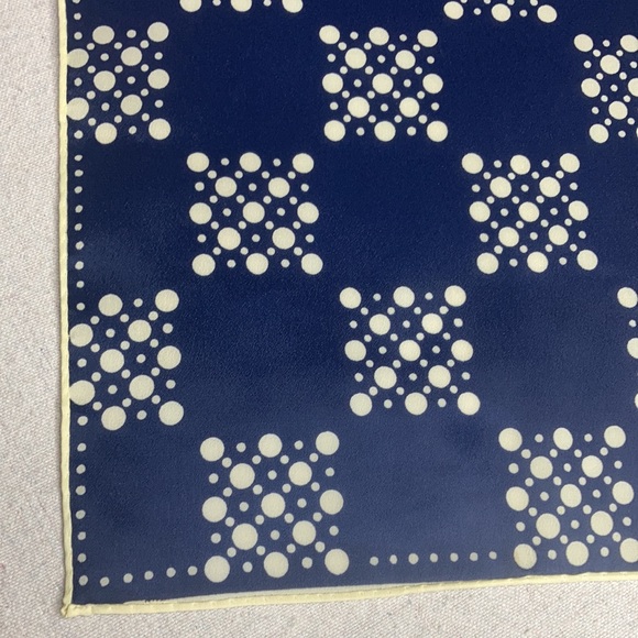 Vera Scarf - Picture 6 of 7